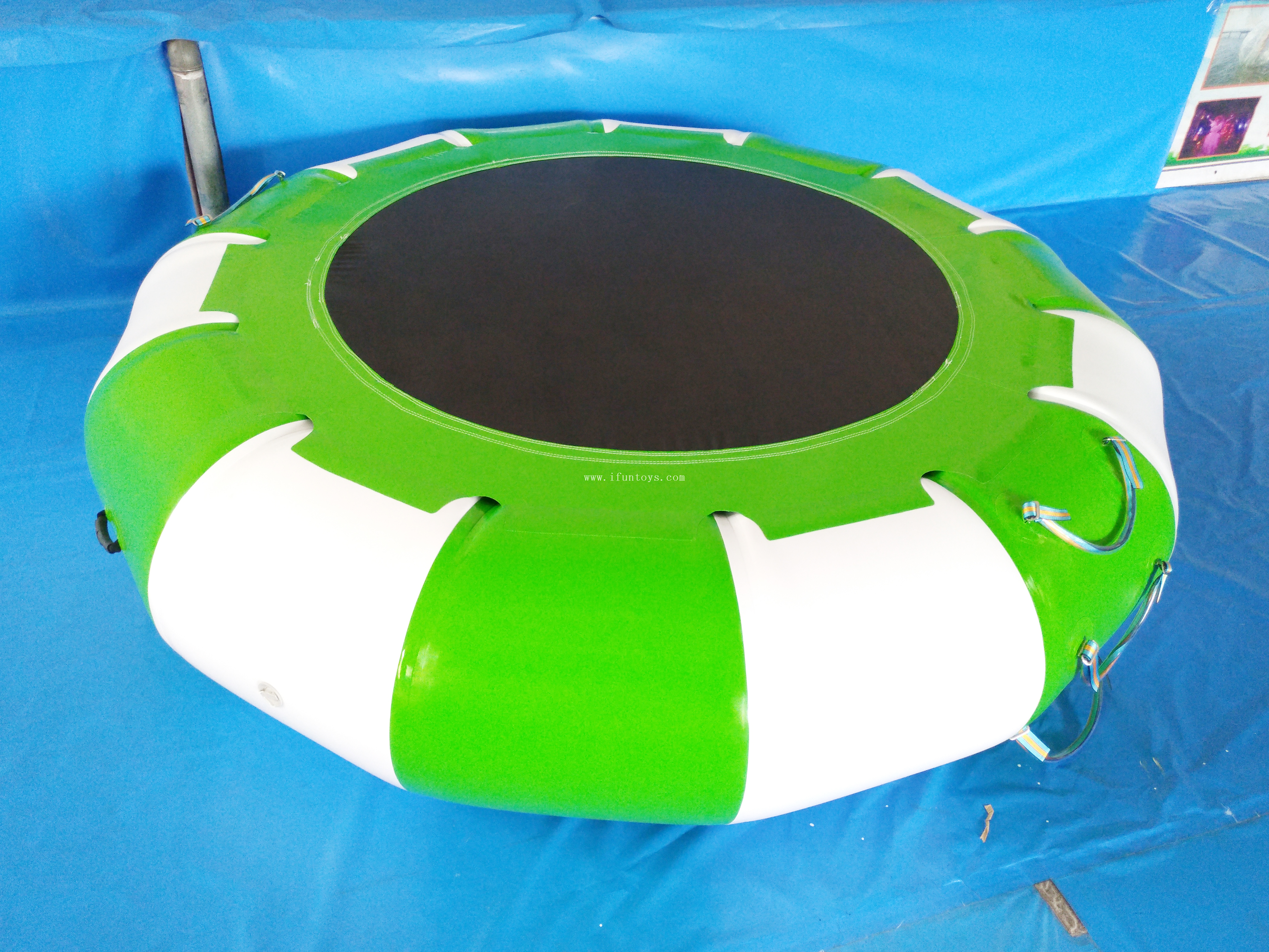 Crazy Inflatable floating water jumping bed / Inflatable water slide trampoline for water park game